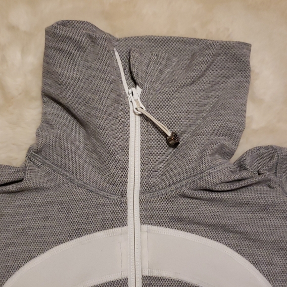 Lululemon In Stride High Neck Jacket Gray& White 2 - Picture 3 of 6